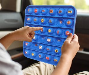 Matrix Road Trip is a dice-based game created specifically for travel. It features quick rounds and straightforward rules, making it easy to play in the car without complicated setup.